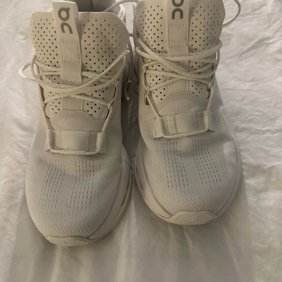 On cloudnova 2 - Picture 2 of 5